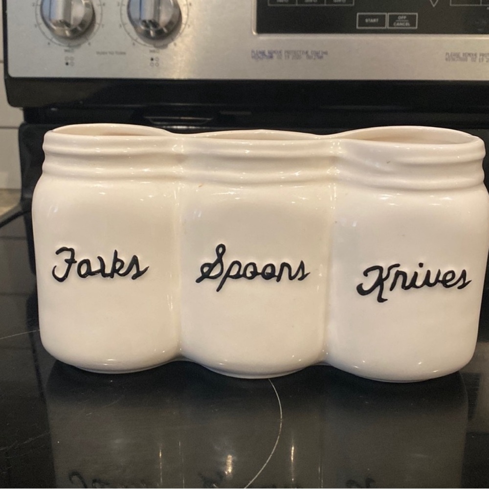 Kitchen utensil holder